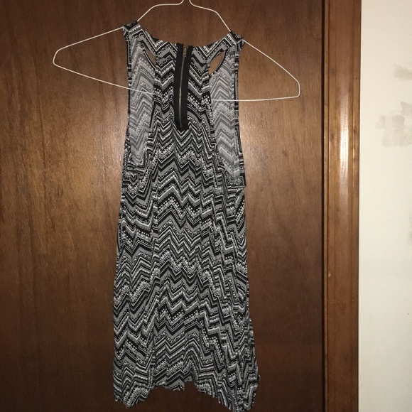 Pink Rose XS black and white chevron tank - Picture 2 of 2